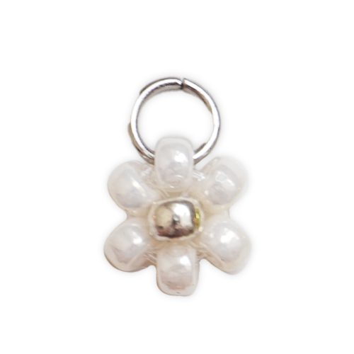 Fleur perles blanches