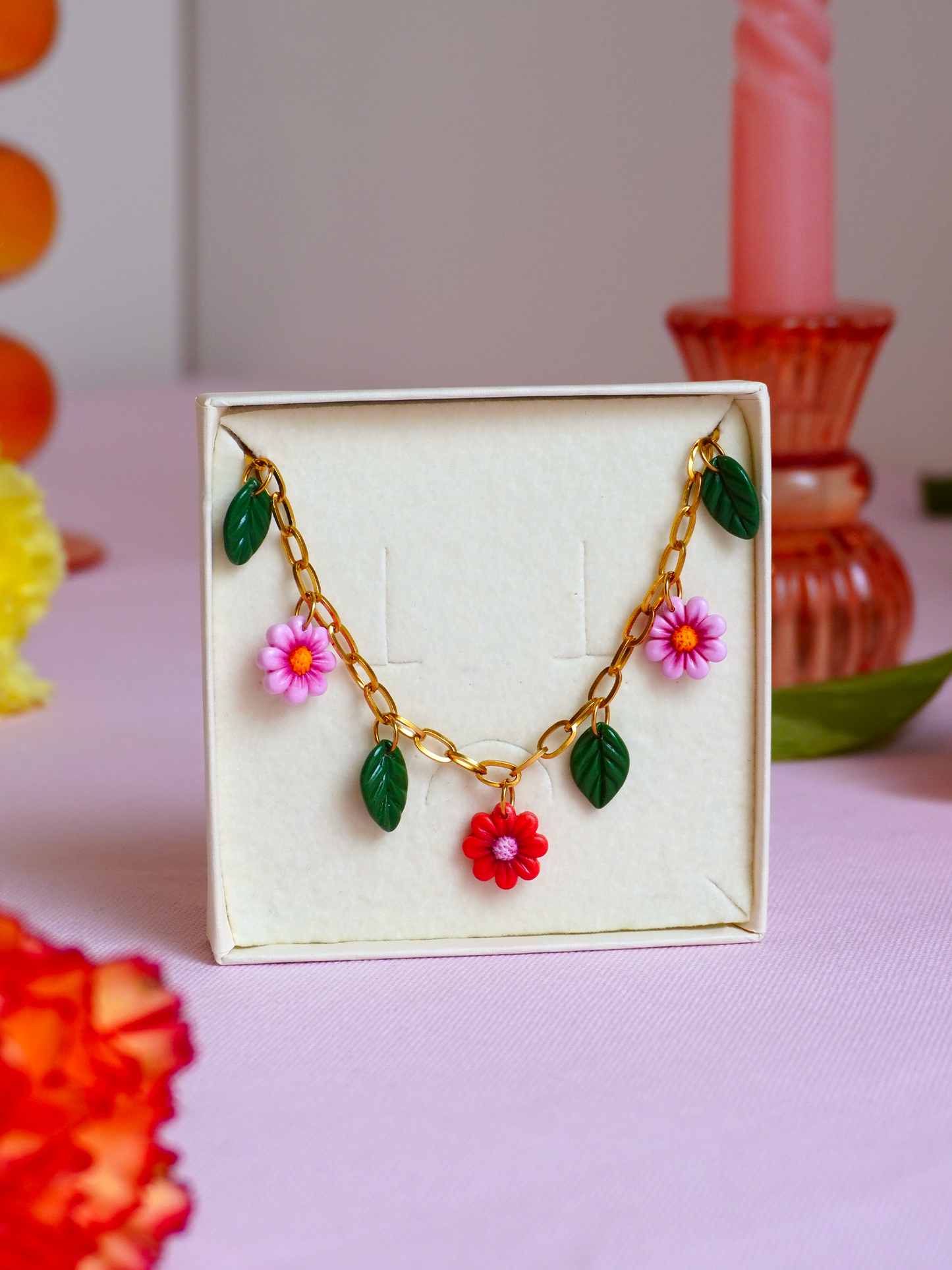 Collier fleurs et feuilles
