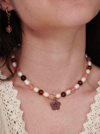 Collier fleur marron