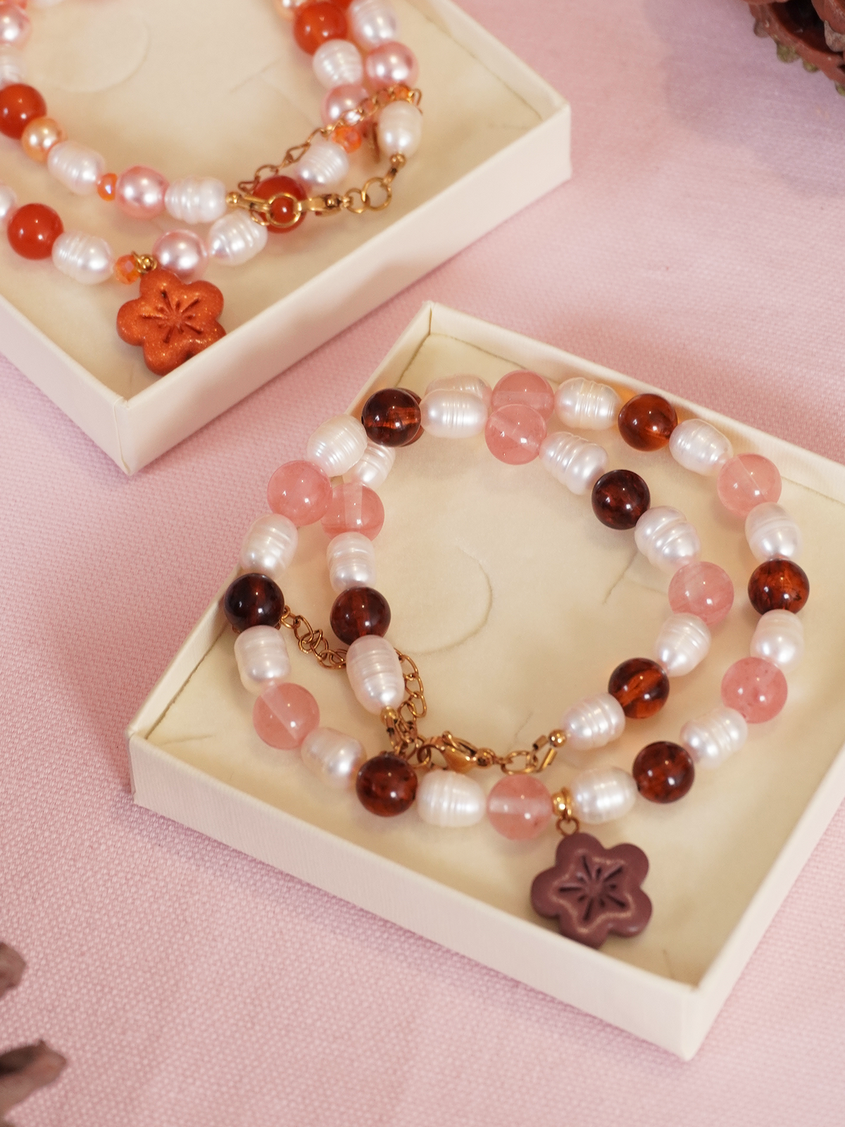 Collier fleur marron